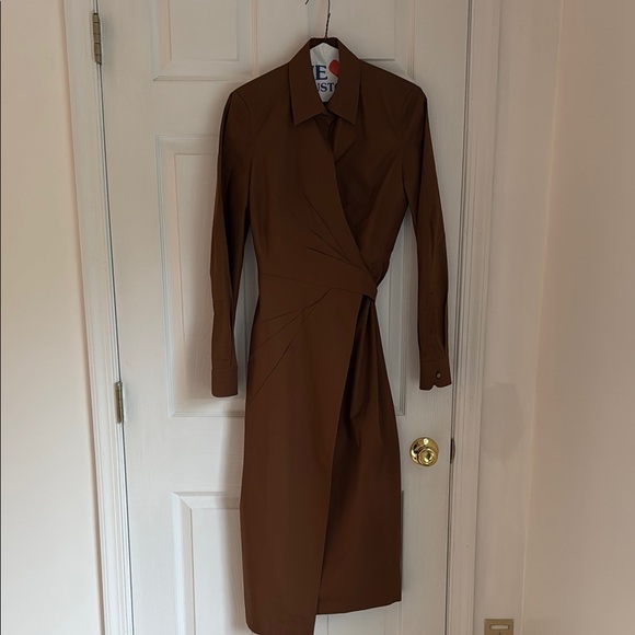 Spring 2025 MaxMara Wrap Dress - Picture 3 of 7